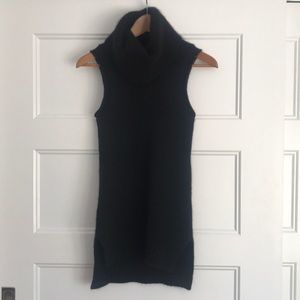 Cashmere sleeveless turtleneck